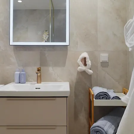 Kotzebue - Kalamaja Luxury - Bold & Refined Апартаменти *