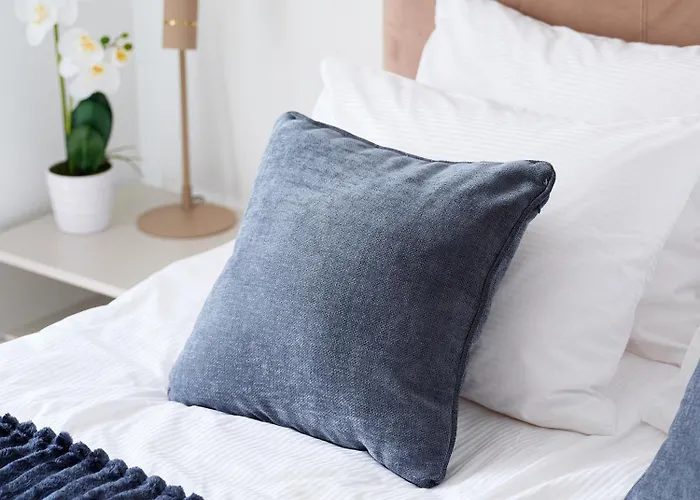 Kotzebue - Kalamaja Luxury - Bold & Refined Apartment *